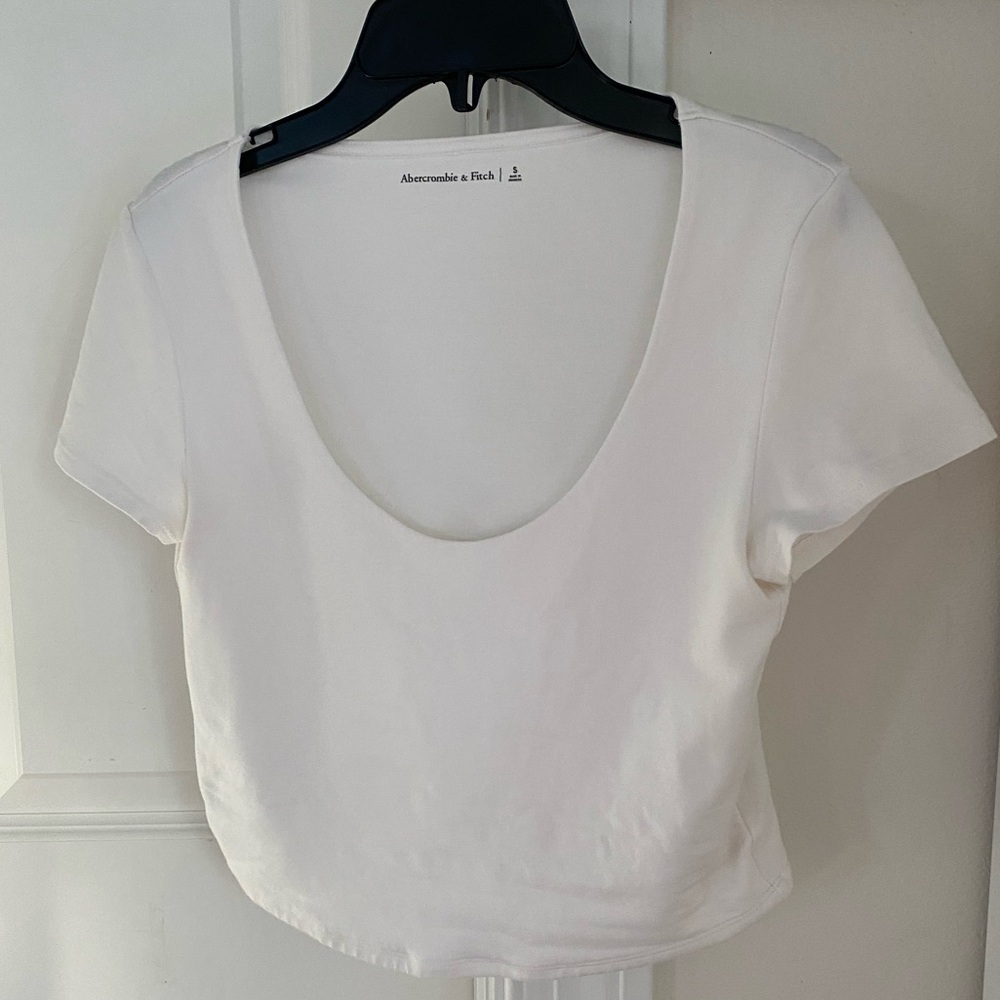 Abercrombie & Fitch scoop neck crop t shirt- S